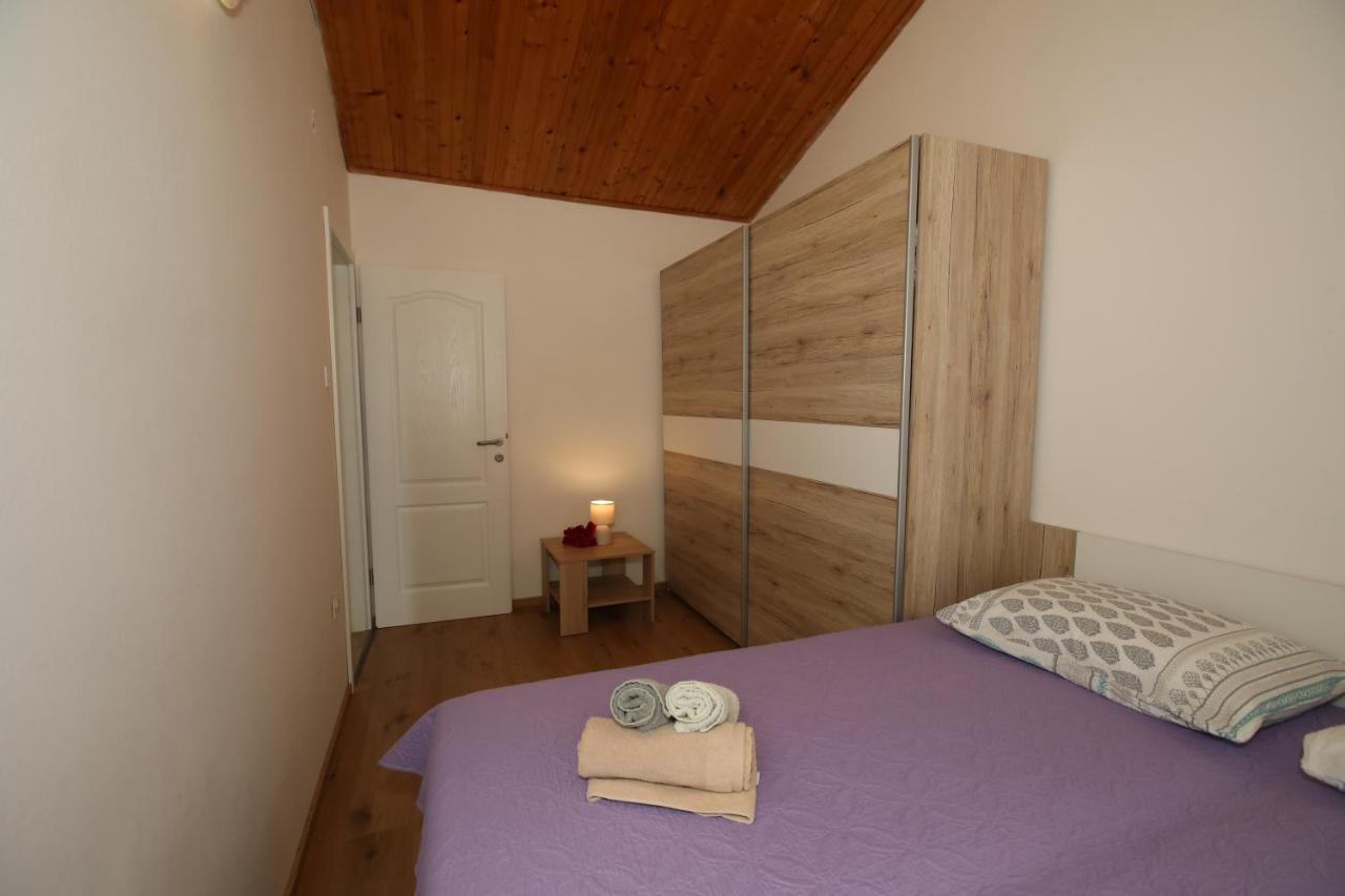 Apartments Noemi Malinska Bagian luar foto
