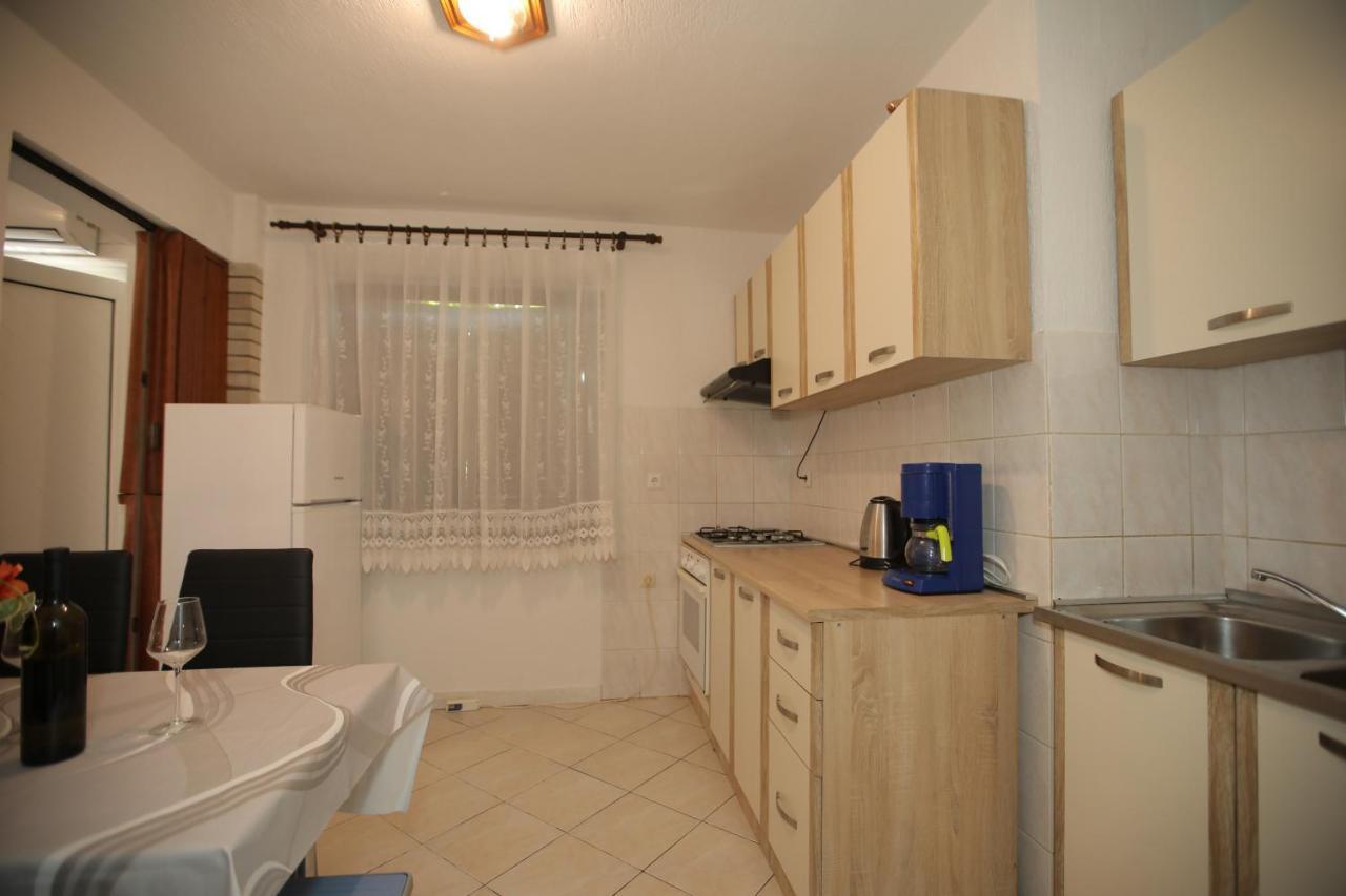 Apartments Noemi Malinska Bagian luar foto